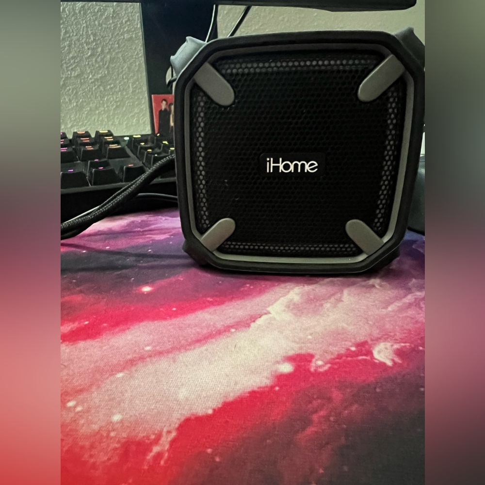 iHome Bluetooth Speaker